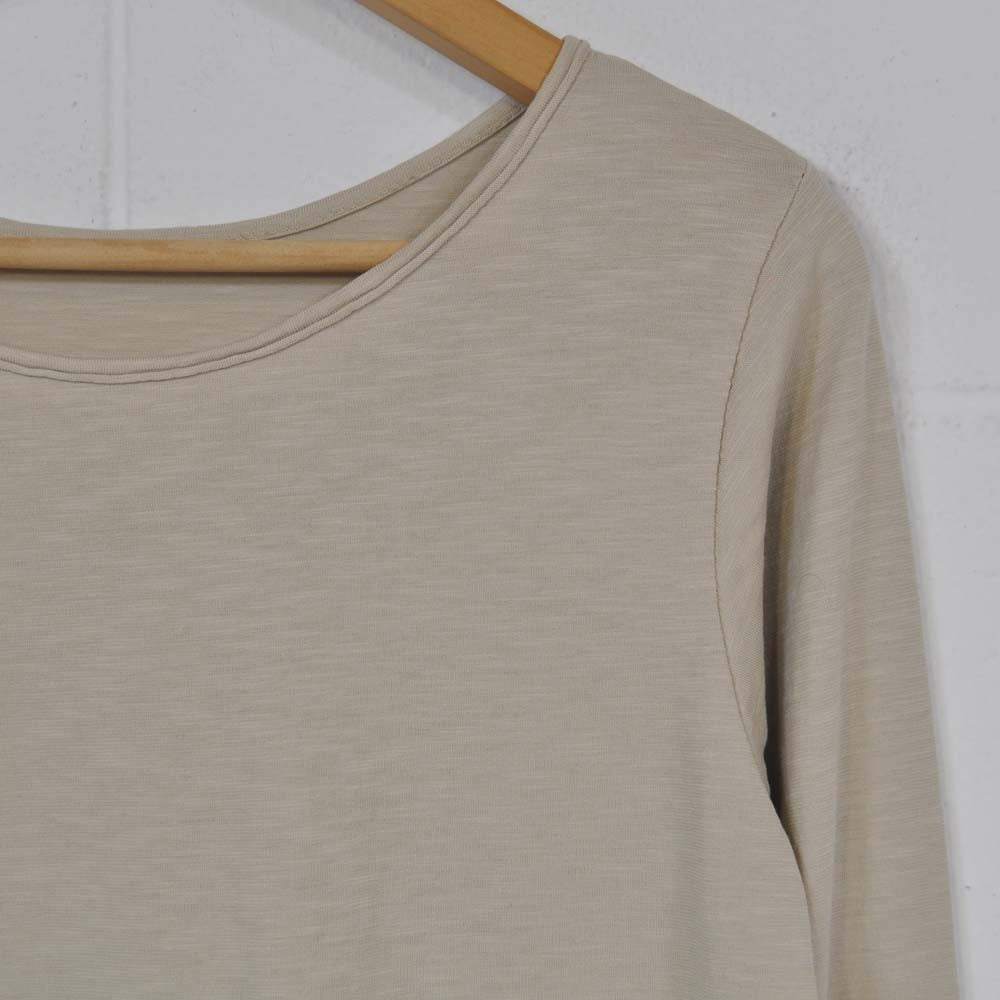 camiseta-cuello-redondo-beige-2381bg