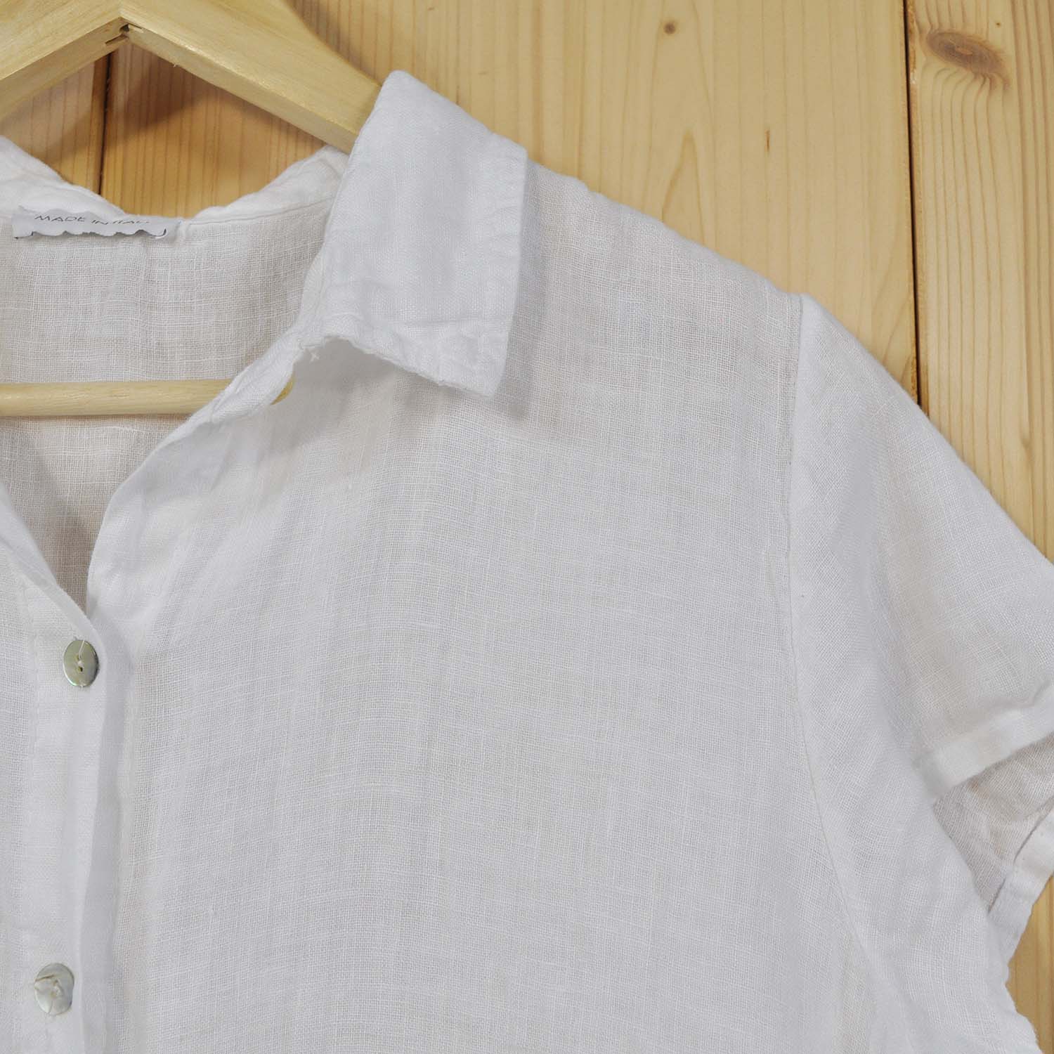 White linen short slevees shirt