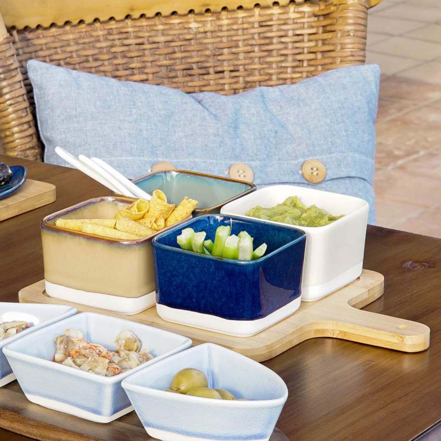 BAMBOO APPETIZER TABLE